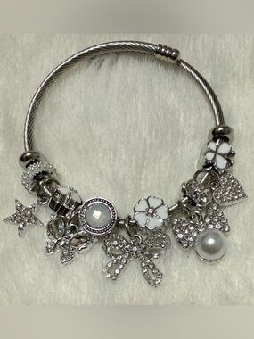 Sterling Silver White Flower & Bow Charm Bracelet